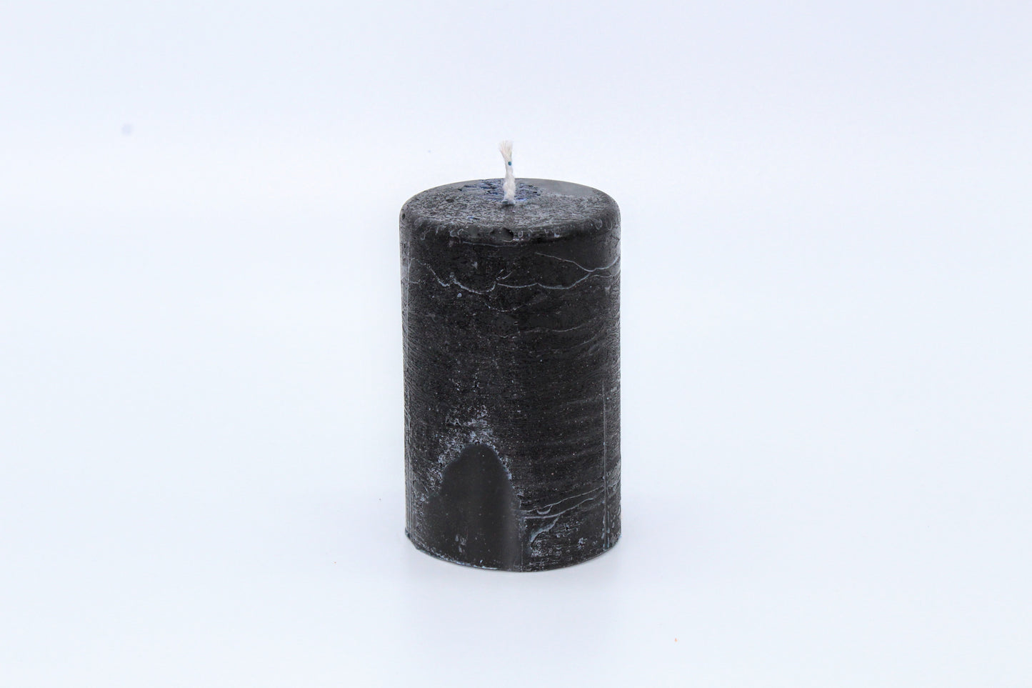 Black cylindrical raw effect candle