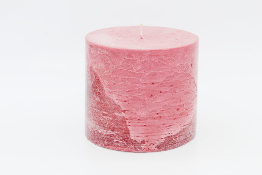 Rosa zylindrische Kerze mit rohem Effekt