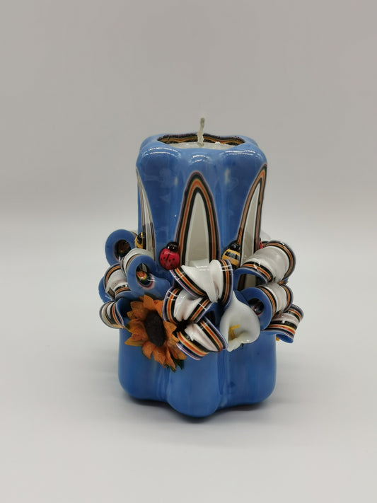Geschnitzte Kerze „Frühling“ hellblau