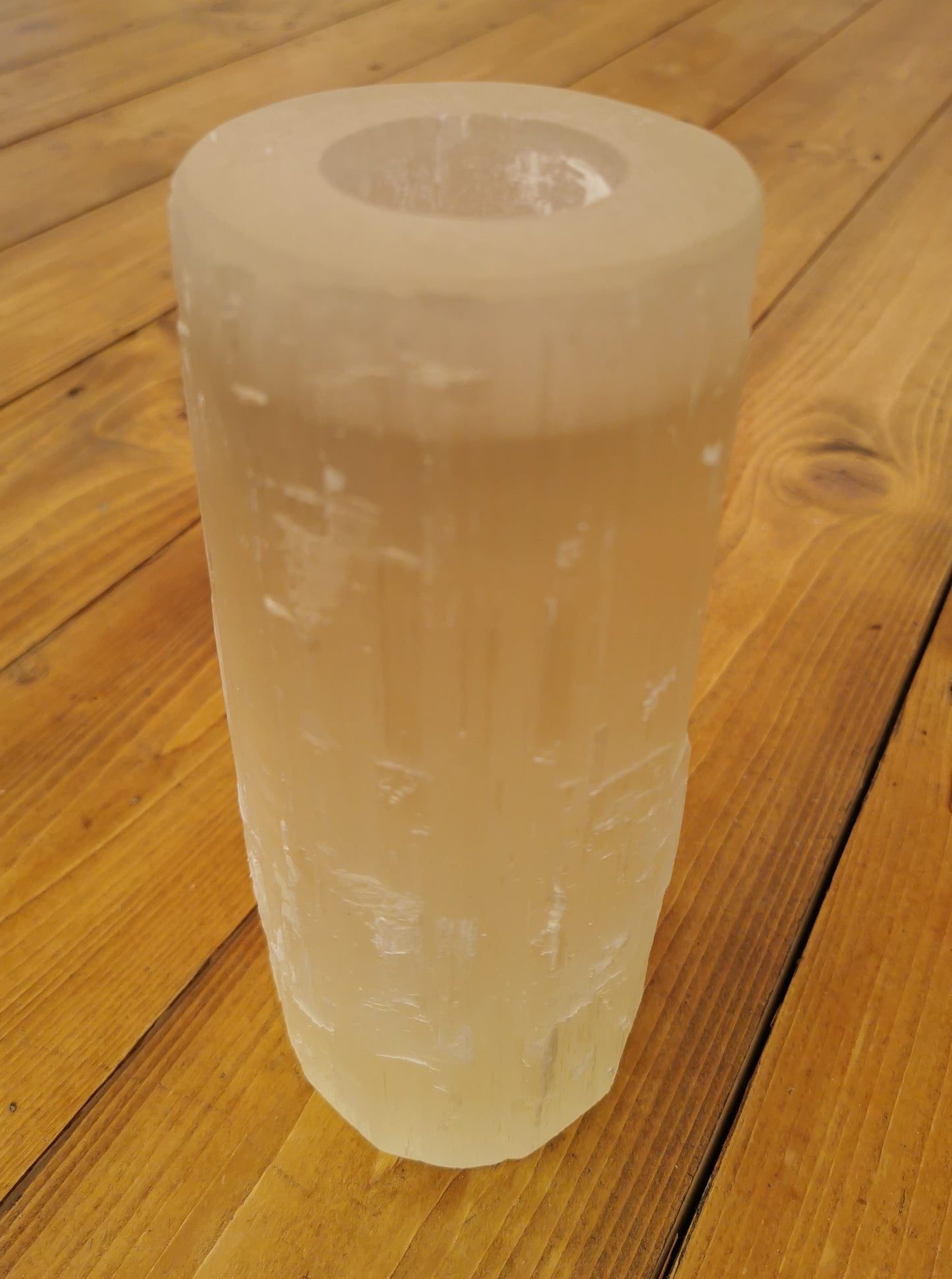Teelichthalter aus Selenit, Höhe 20 cm