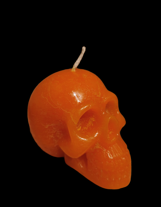 Orangefarbene Totenkopfkerze